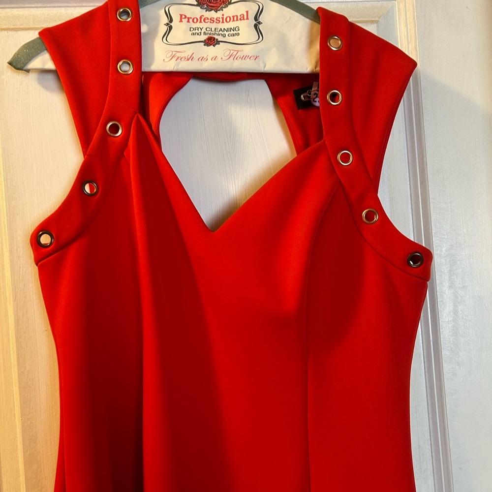 Guess Red Mini Large Size 12 Perfect For A Especi… - image 1